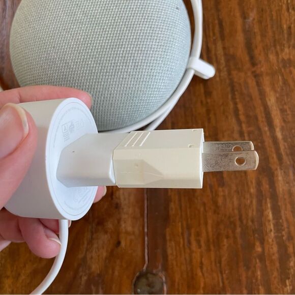 Google Nest Mini in Light Gray - Picture 7 of 8